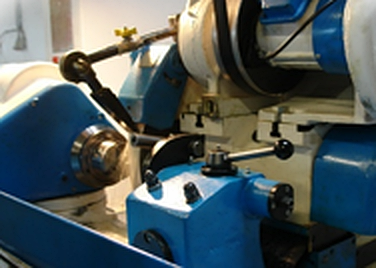 Cylindrical grinding machine in the toolroom